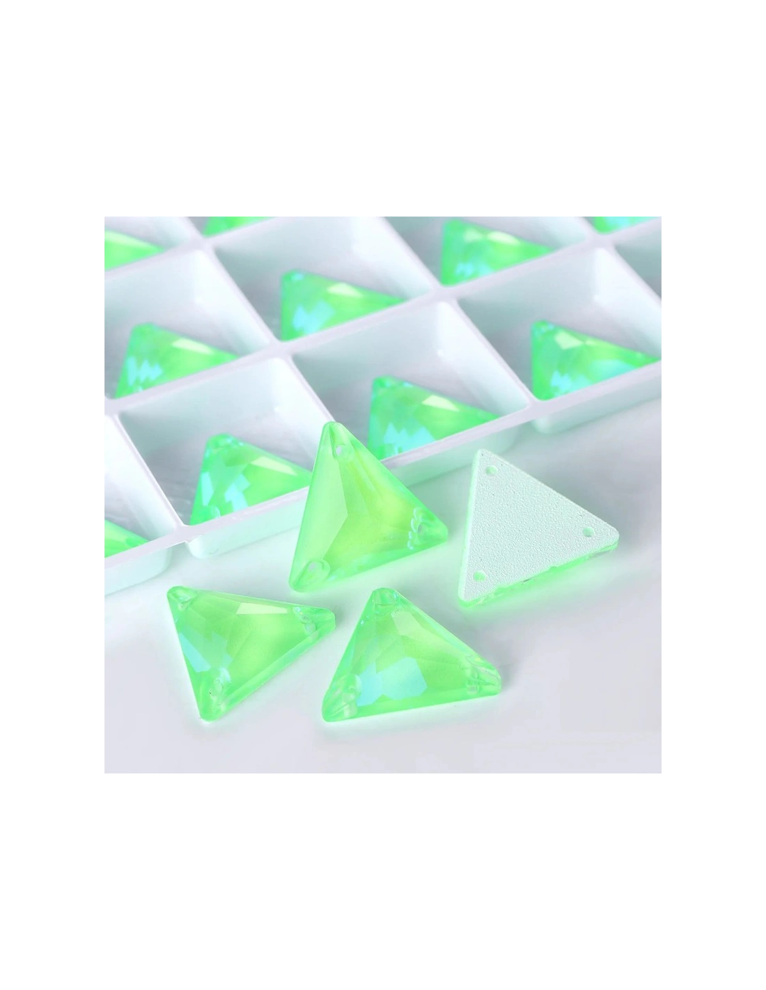 Stone Triangle mm 16 Hematite - 1PC - Stone to be sewn all crystal
