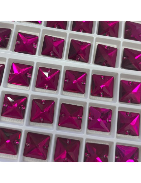 Pietra da Cucire in Cristallo GT Crystal Quadrato mm 16 Ruby - 1PZ Pietra da Cucire in Cristallo GT Crystal Quadrato mm 16 Ruby - 1PZ