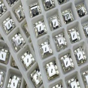 Pietra da cucire Quadrato 1 foro mm 6 Crystal 2